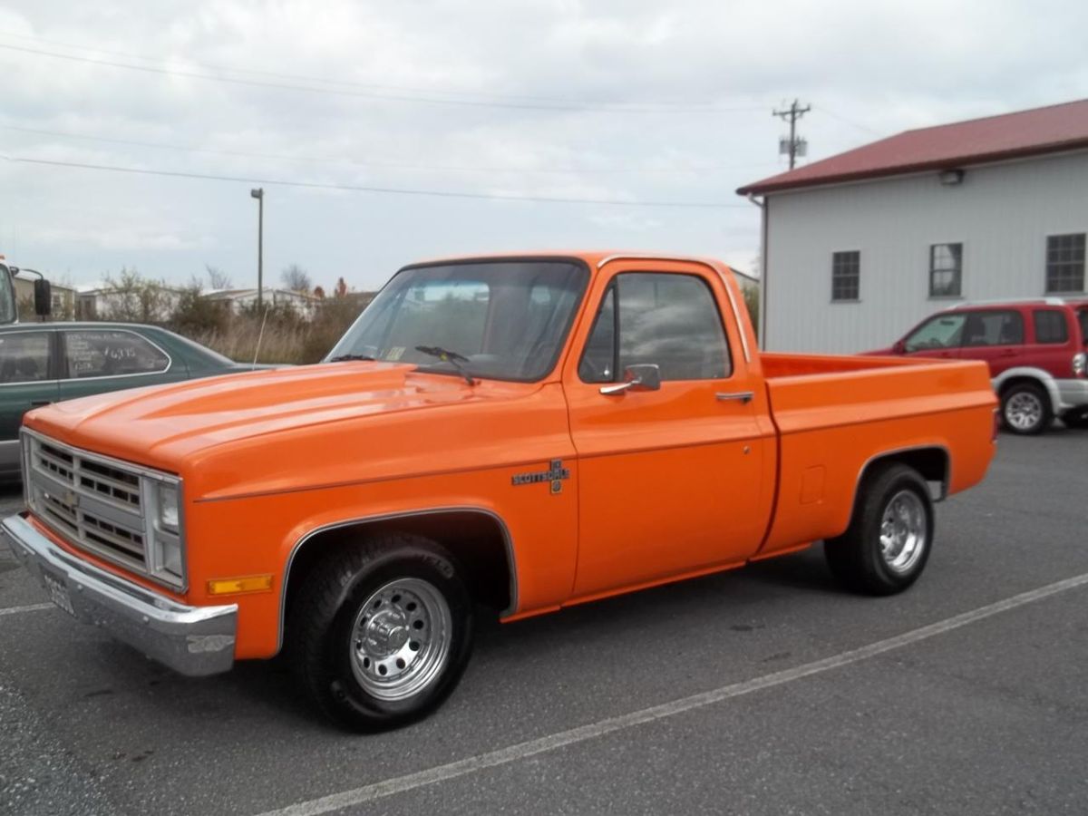 Orange pickup
